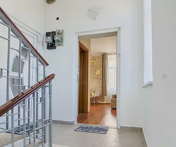 Zora & Natale * Πούλα