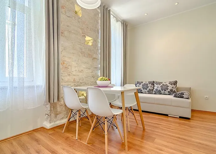 Zora & Natale Πούλα