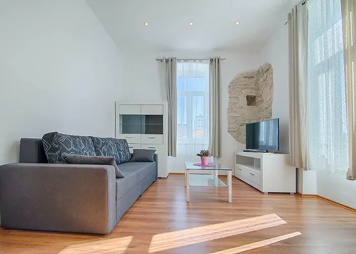 Zora & Natale Lejlighed