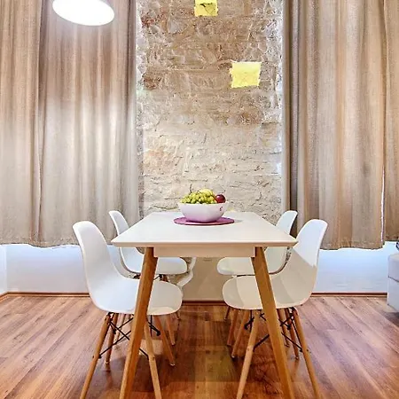 Apartament Zora & Natale *
